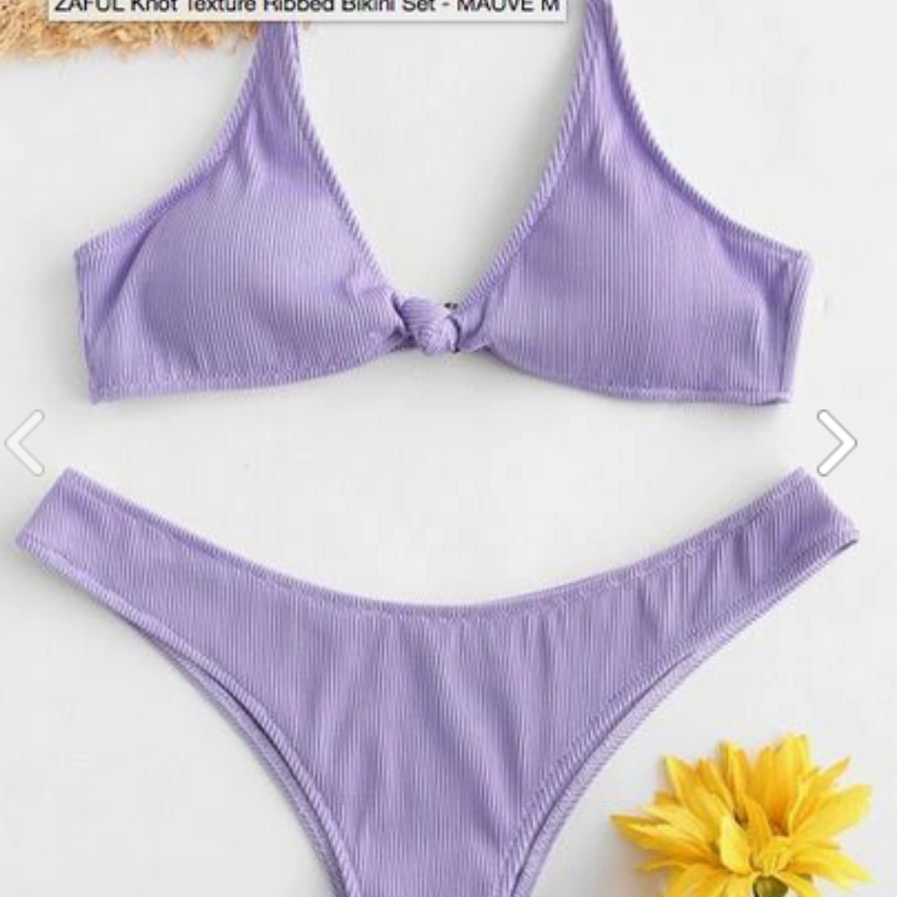 Bikinis - Picture 3 of 5
